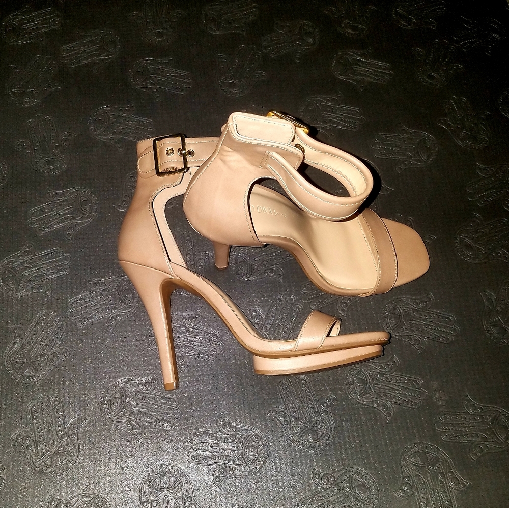 NWOT Tan ankle strap platform heels